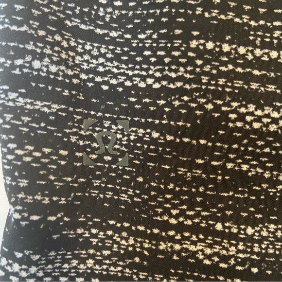 Lululemon T.H.E. Short with Luxtreme Liner 9" Size XL - Picture 8 of 12